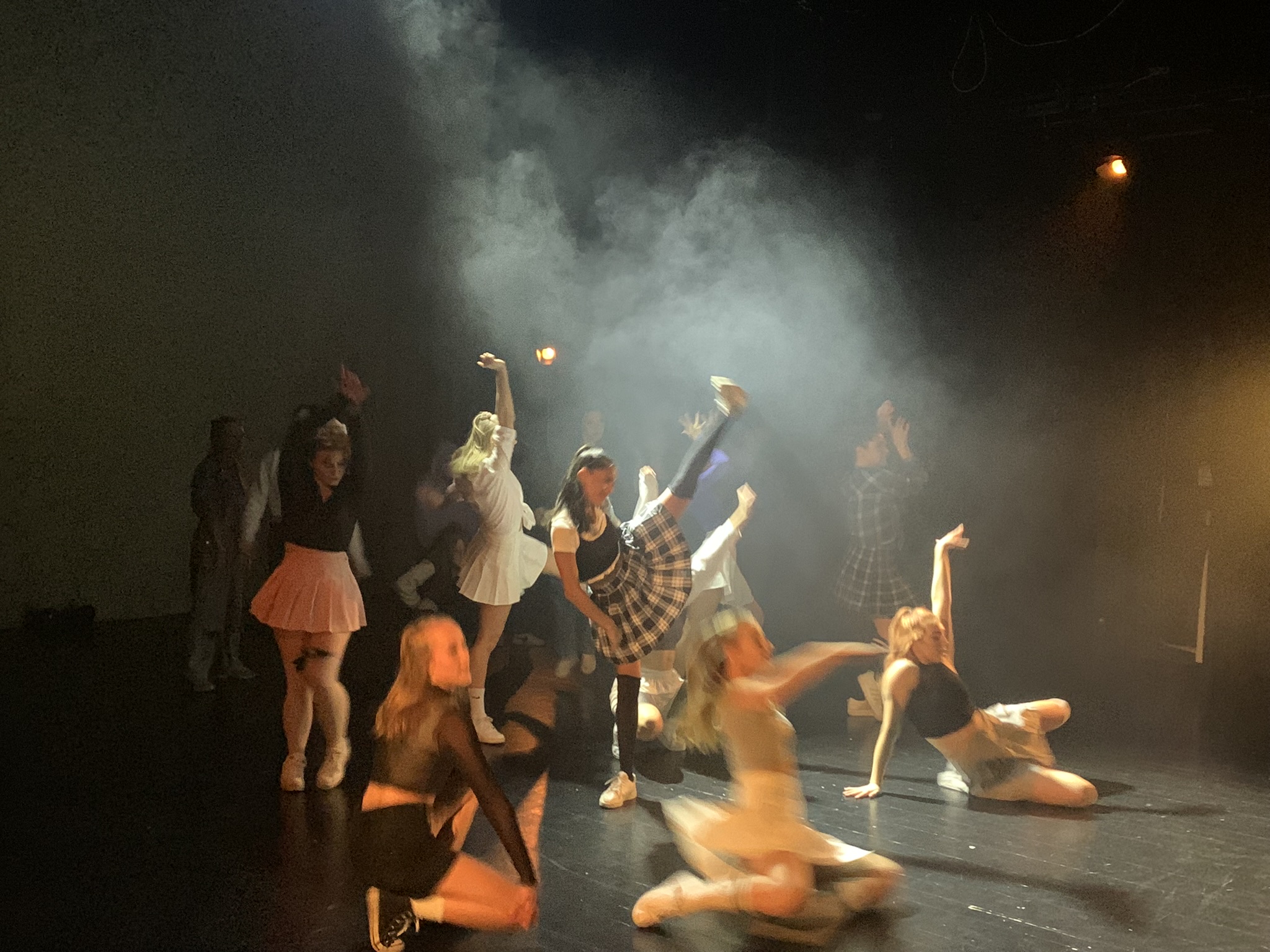 Elever som dansar